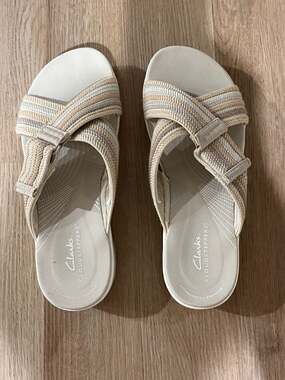 Clarks, Cloudstepper Arla Kaylie Cushion Soft Comfort,Walking Sandals, Cream,8
